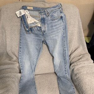 Levi Size 27 x 28 Straight leg jeans